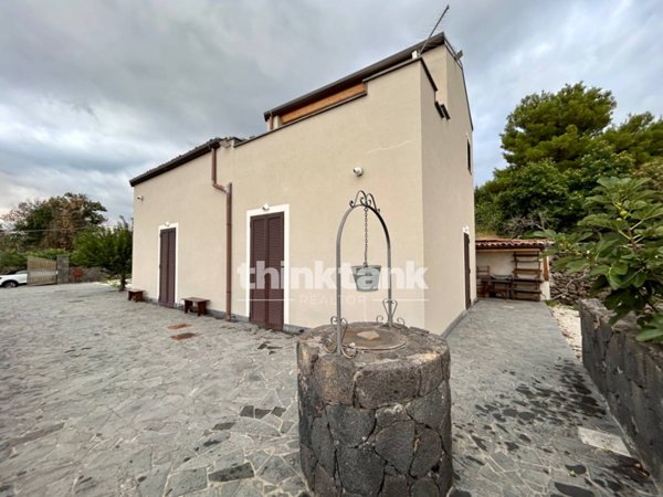 casa indipendente in vendita ad Adrano