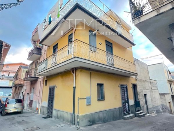 casa indipendente in vendita ad Adrano