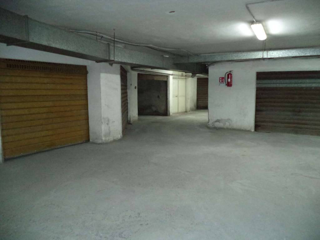 box auto in vendita ad Adrano
