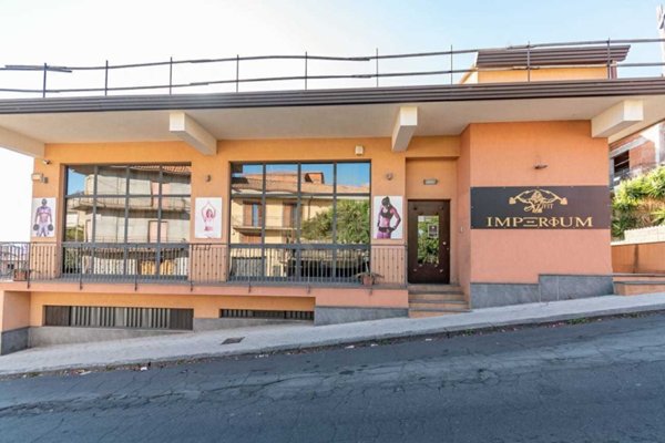 locale di sgombero in vendita a Belpasso