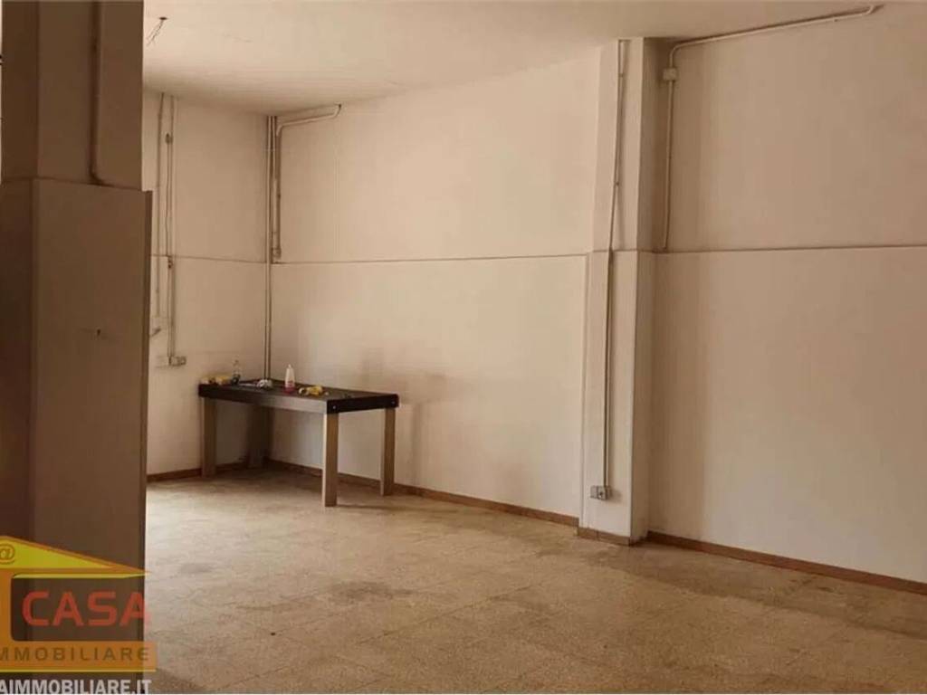 negozio in vendita a Belpasso in zona Piano Tavola