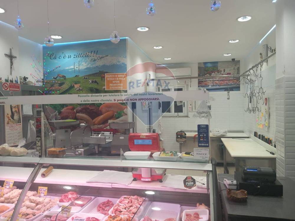 negozio in vendita a Belpasso in zona Piano Tavola