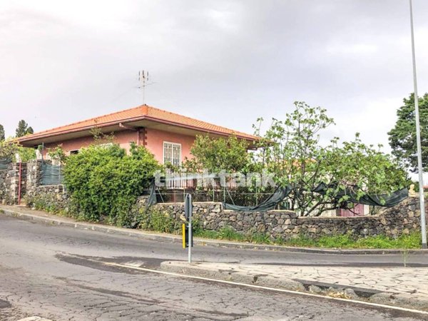 casa indipendente in vendita a Belpasso