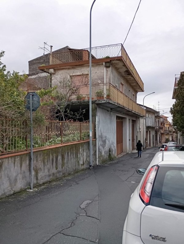 intera palazzina in vendita a Belpasso