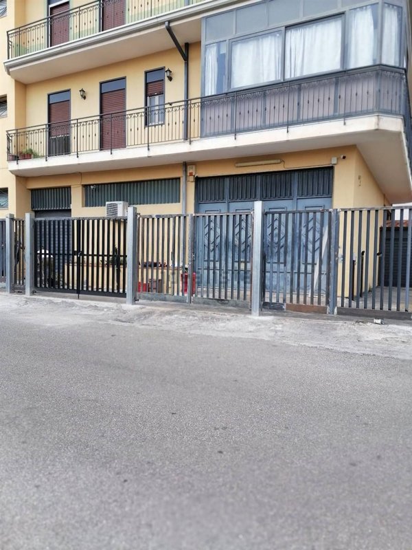 locale commerciale in vendita a Belpasso in zona Piano Tavola