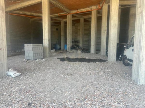 locale di sgombero in vendita a Belpasso in zona Piano Tavola