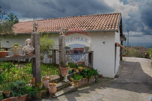 casa indipendente in vendita a Belpasso
