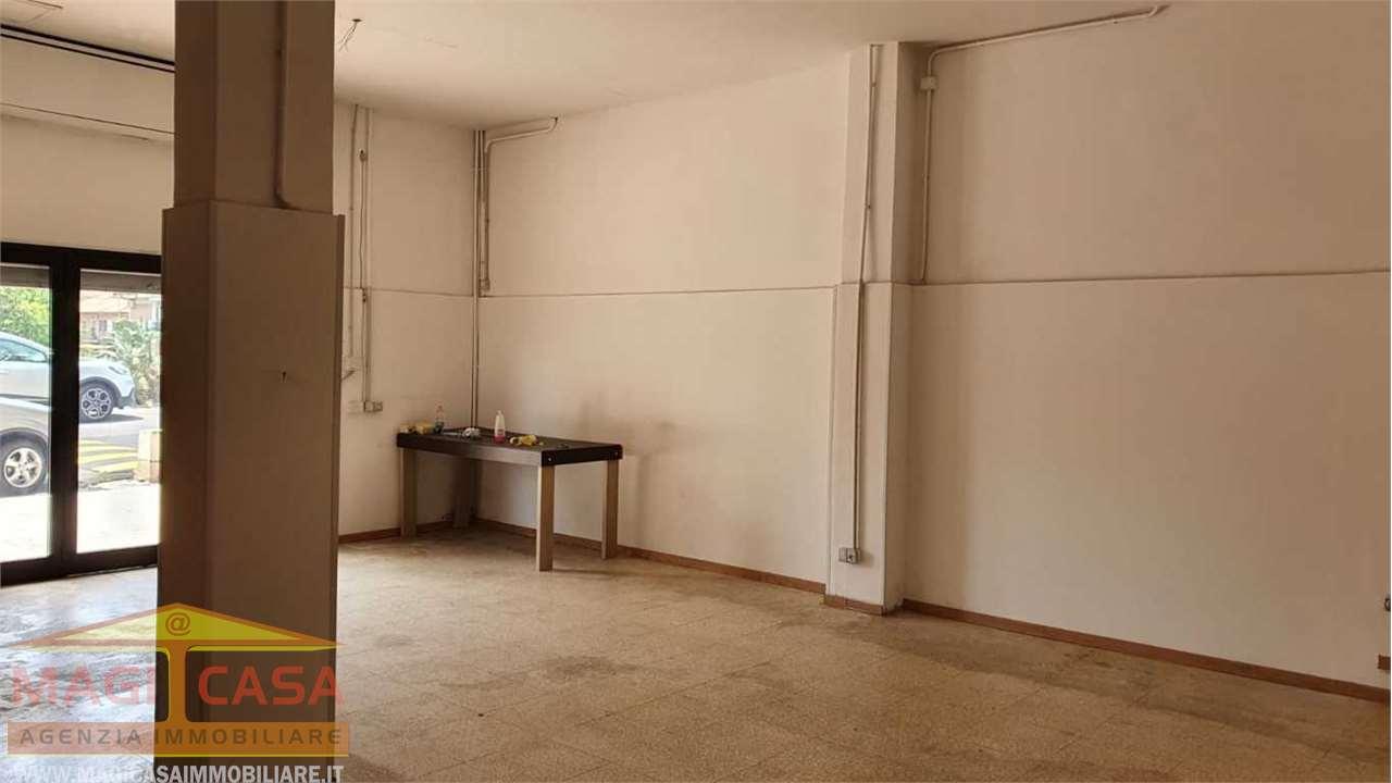 negozio in vendita a Belpasso in zona Piano Tavola