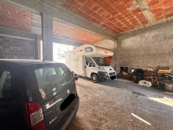 negozio in vendita a Belpasso in zona Piano Tavola