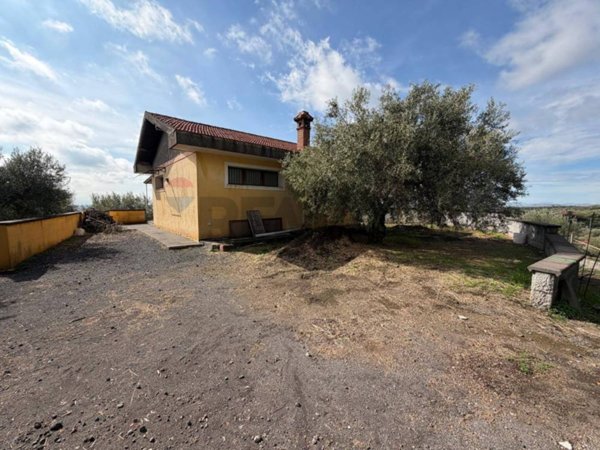 casa indipendente in vendita a Belpasso