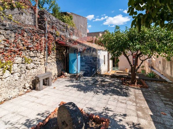 casa indipendente in vendita a Belpasso