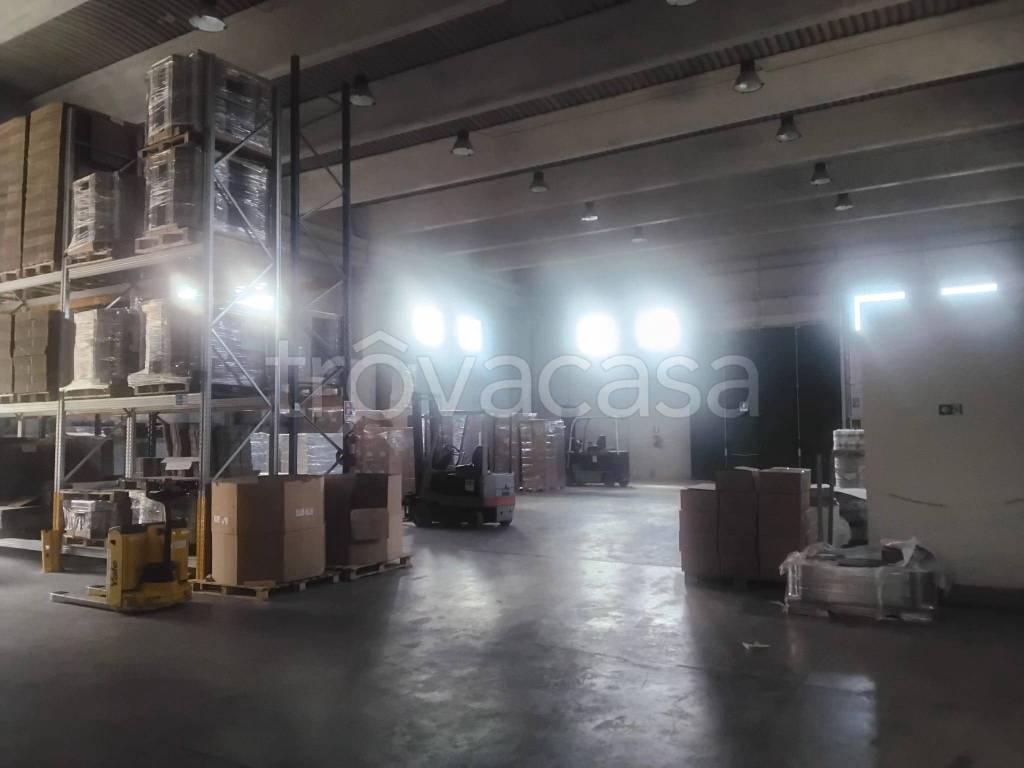 locale commerciale in vendita a Belpasso in zona Piano Tavola