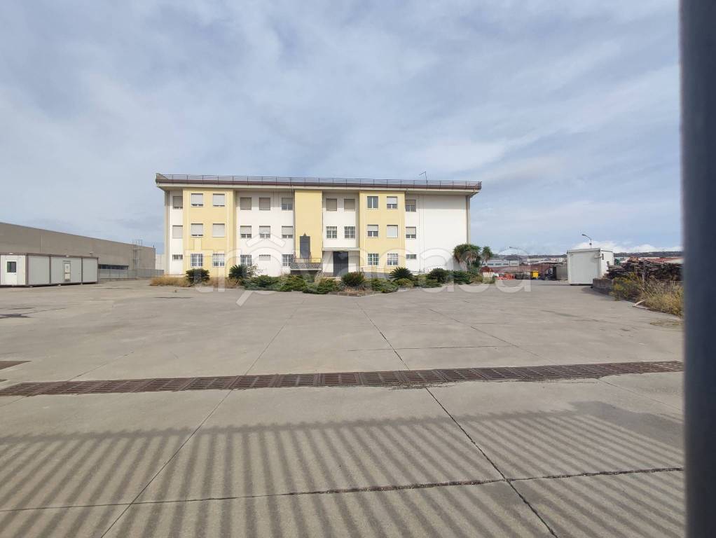 locale commerciale in vendita a Belpasso in zona Piano Tavola