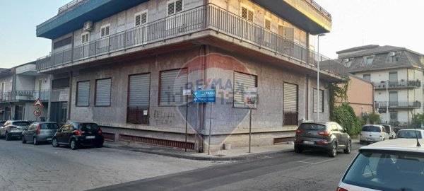 locale commerciale in vendita a Belpasso