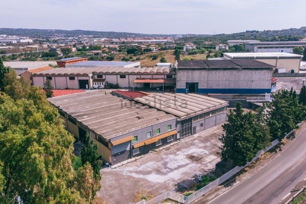 capannone in vendita a Belpasso