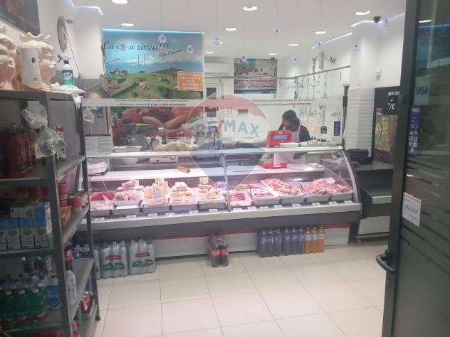 negozio in vendita a Belpasso in zona Piano Tavola