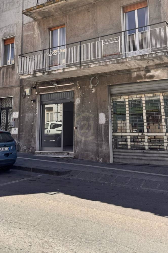 locale commerciale in vendita a Belpasso