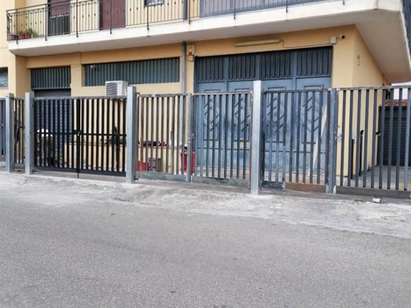 locale commerciale in vendita a Belpasso in zona Piano Tavola