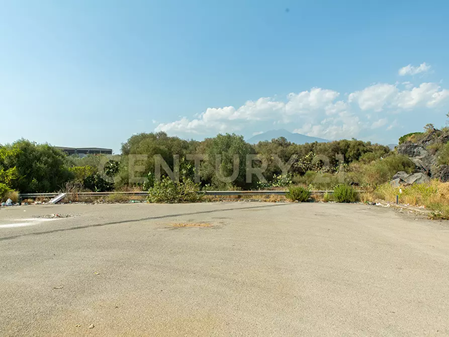 negozio in vendita a Belpasso in zona Piano Tavola