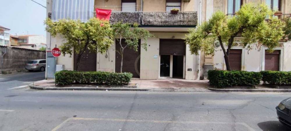 locale commerciale in vendita a Belpasso