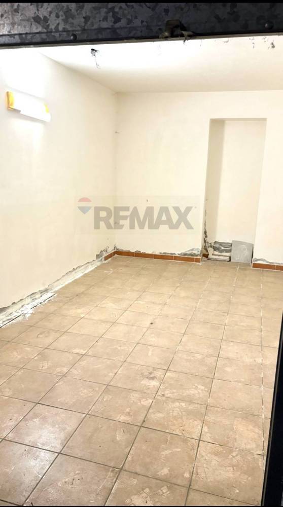 locale di sgombero in vendita a Belpasso