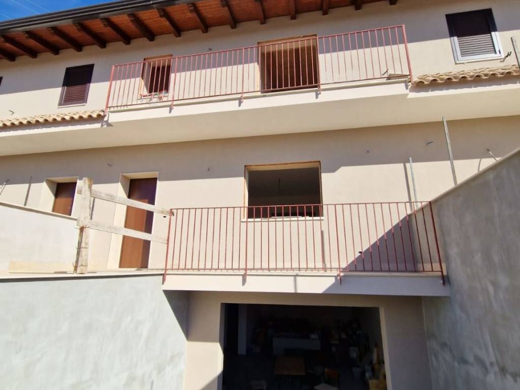 casa indipendente in vendita a Belpasso