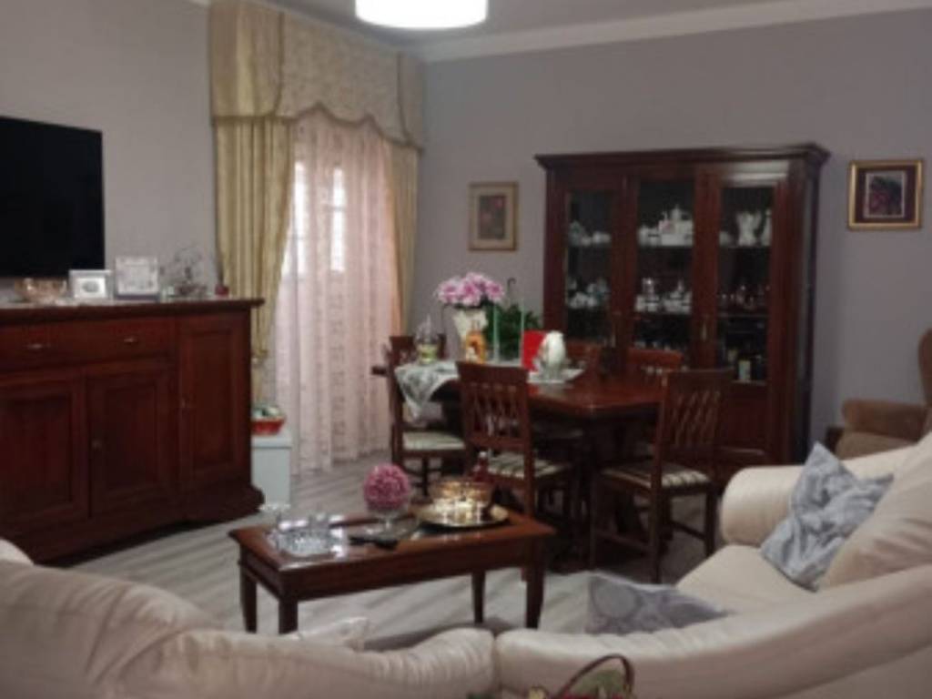 intera palazzina in vendita a Belpasso