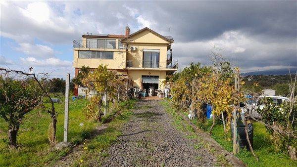 casa indipendente in vendita a Belpasso