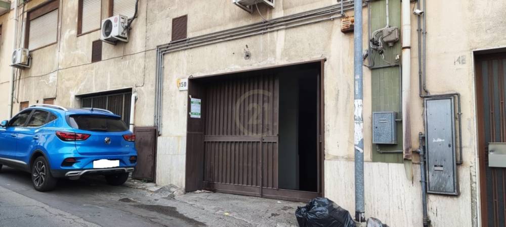 locale di sgombero in vendita a Belpasso