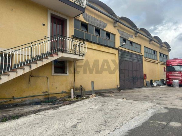 locale commerciale in vendita a Belpasso