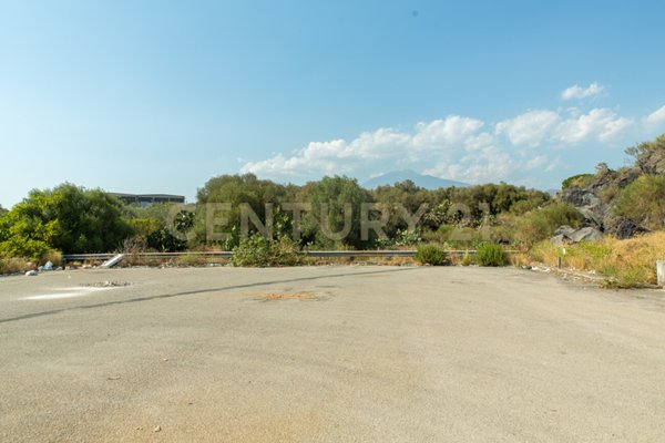 negozio in vendita a Belpasso in zona Piano Tavola