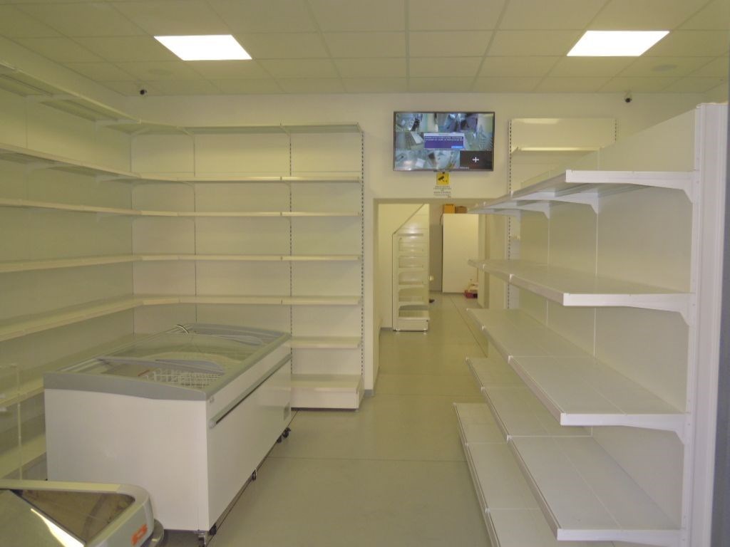 locale commerciale in vendita a Belpasso