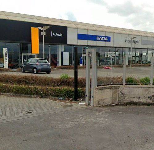 locale commerciale in vendita a Belpasso in zona Piano Tavola