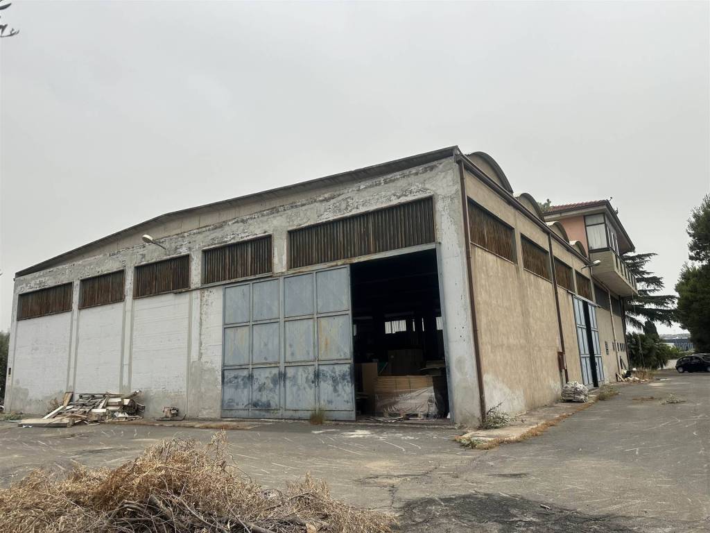 capannone in vendita a Belpasso