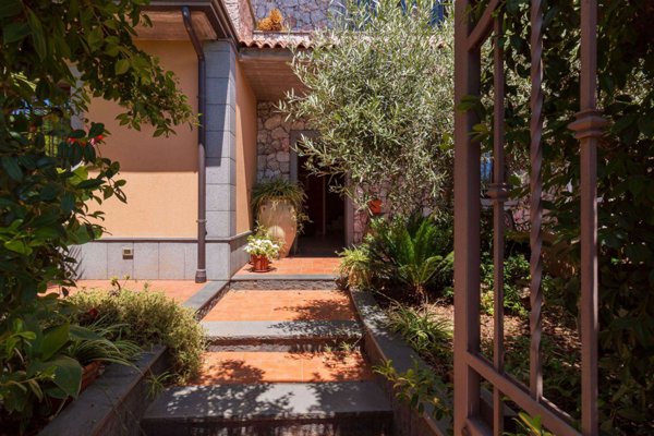 casa indipendente in vendita a Belpasso