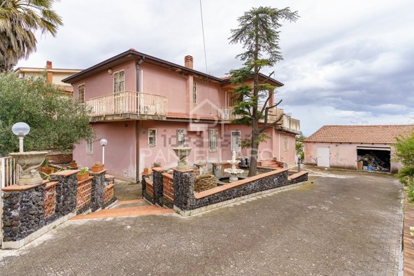 casa indipendente in vendita a Belpasso