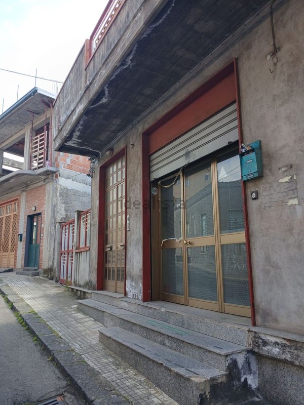 locale commerciale in vendita a Belpasso