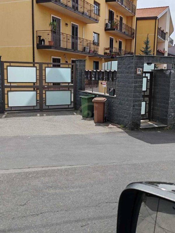locale di sgombero in vendita a Belpasso