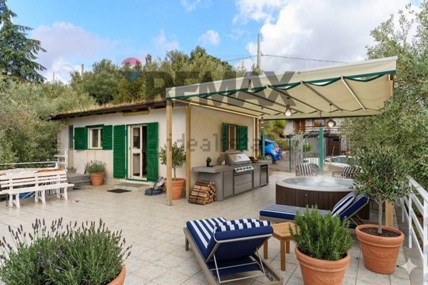 casa indipendente in vendita a Belpasso