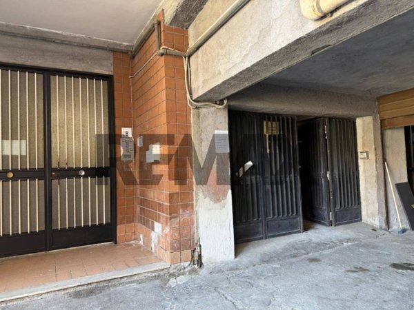 locale di sgombero in vendita a Belpasso