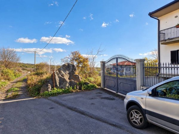 casa indipendente in vendita a Belpasso