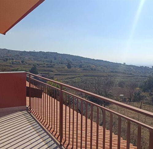 casa indipendente in vendita a Biancavilla