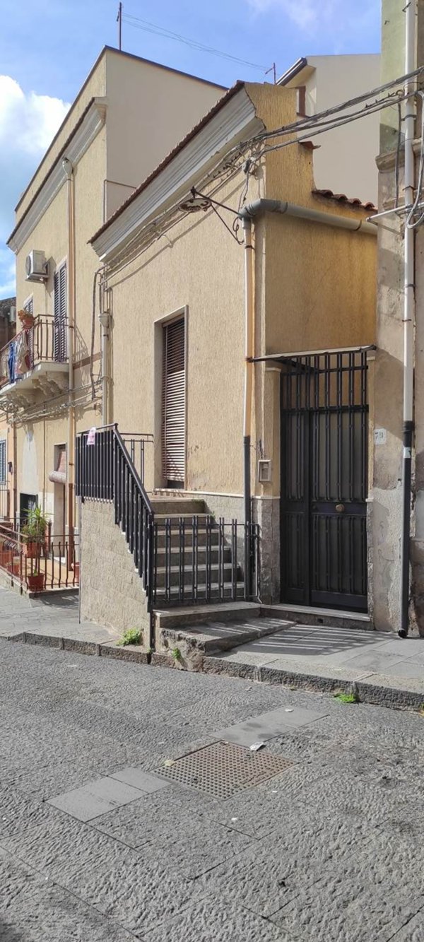 casa indipendente in vendita a Biancavilla