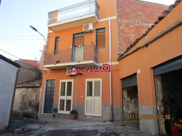 casa indipendente in vendita a Biancavilla