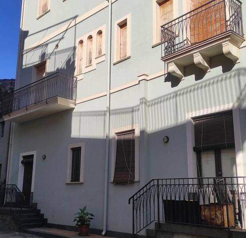 esavano in vendita a Biancavilla