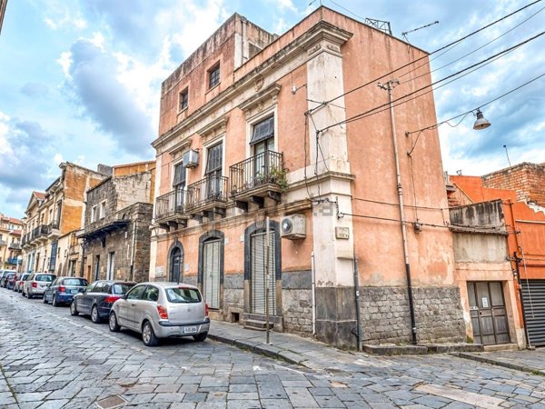 casa indipendente in vendita a Biancavilla