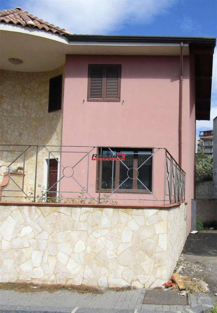 casa indipendente in vendita a Biancavilla
