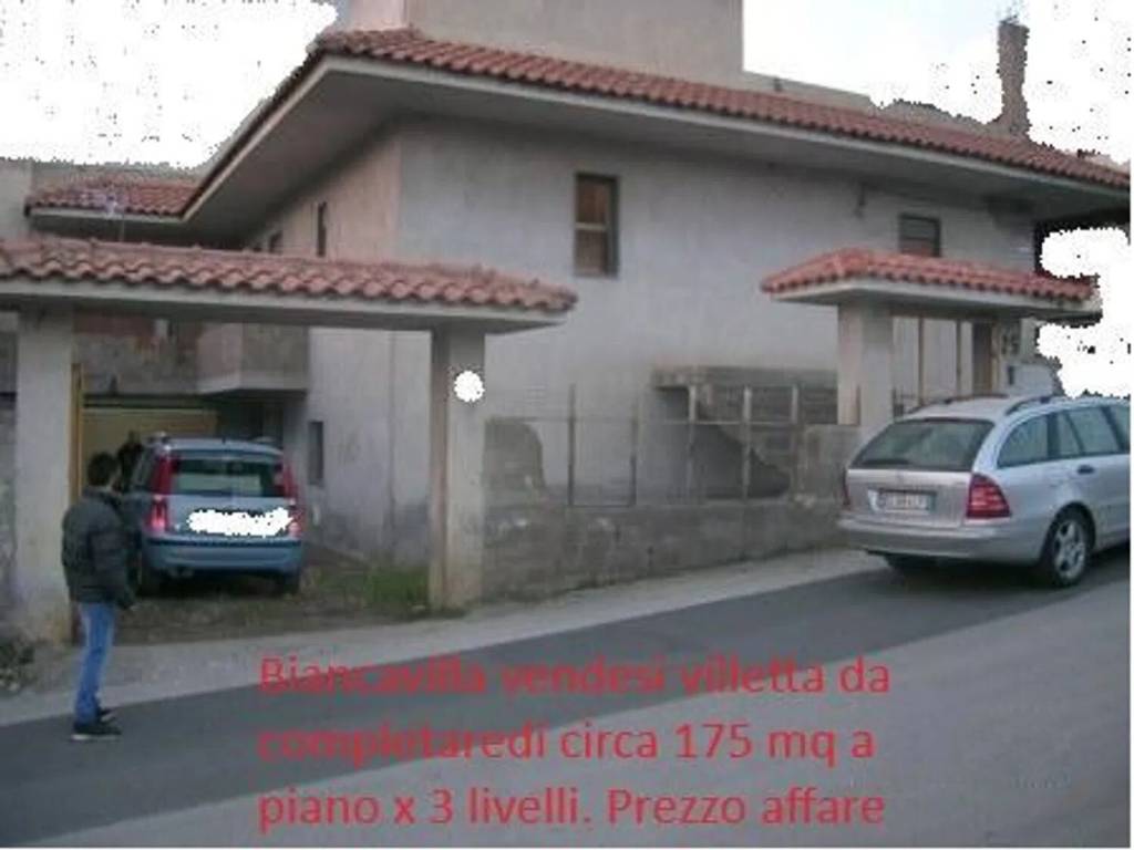 casa indipendente in vendita a Biancavilla