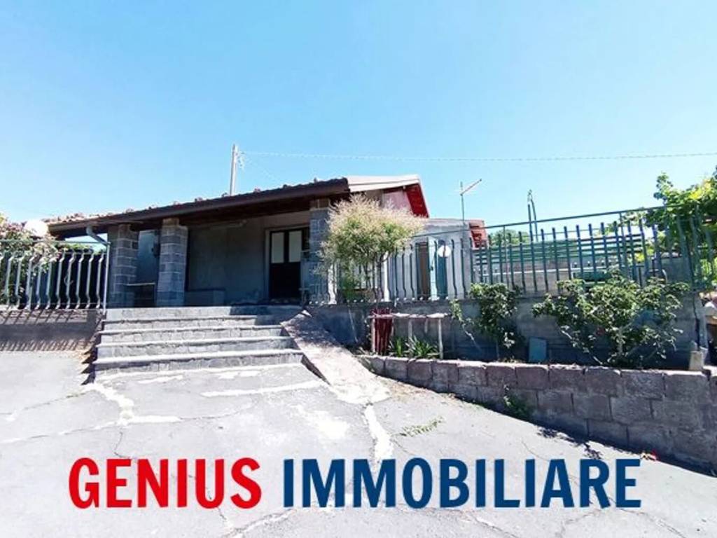 casa indipendente in vendita a Biancavilla