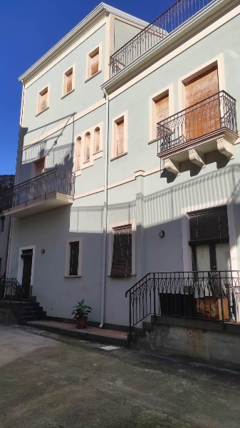 casa indipendente in vendita a Biancavilla